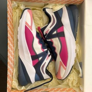New in-box, Fabletics sneakers. Size 7.